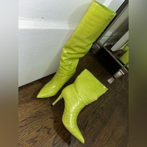 Forever 21 size 7 womens lime green snakeskin boot